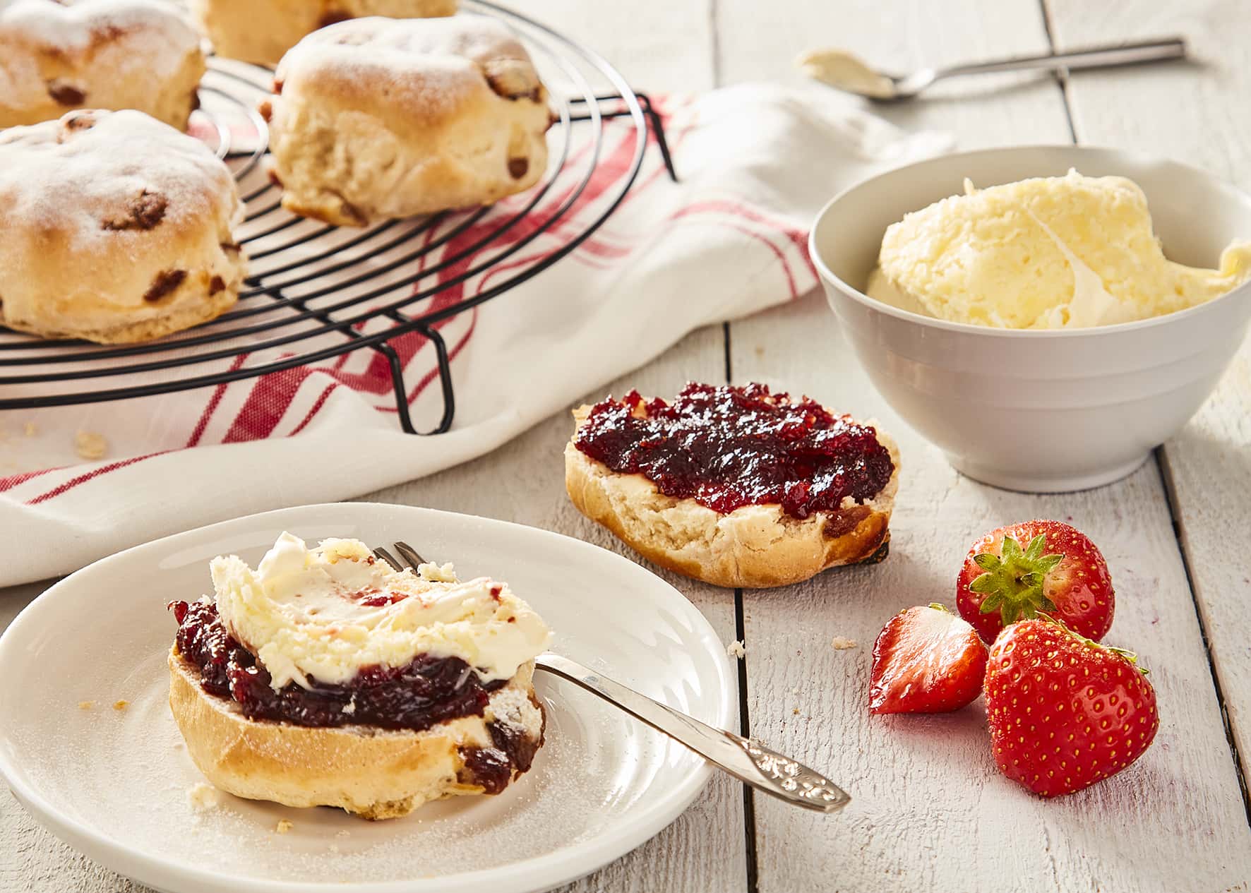 The difference between clotted cream and crème fraîche